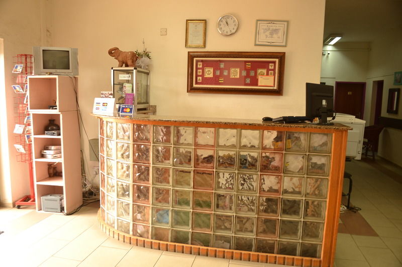Pink Hostel Accra Extérieur photo