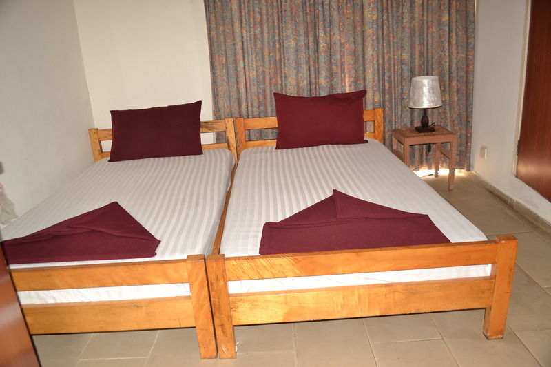 Pink Hostel Accra Extérieur photo