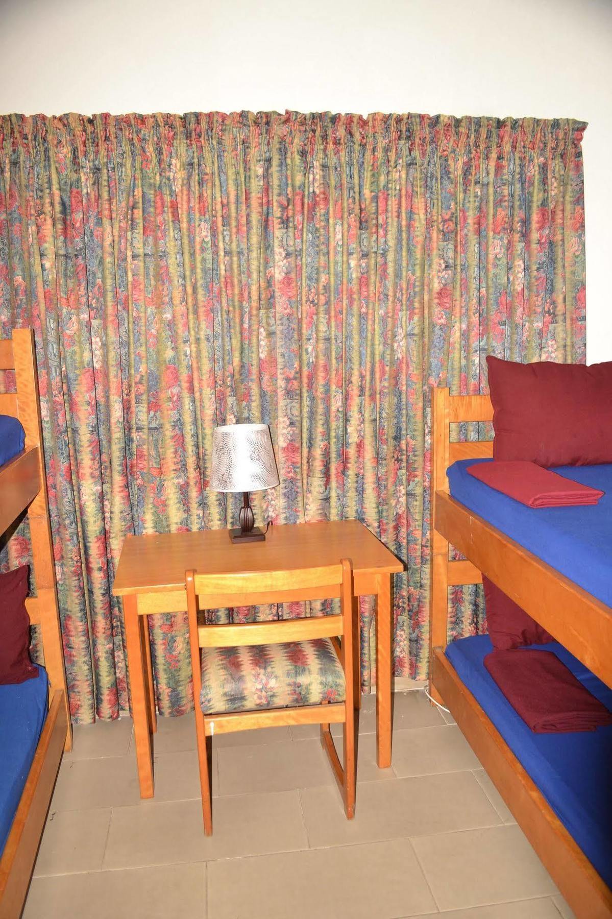 Pink Hostel Accra Extérieur photo