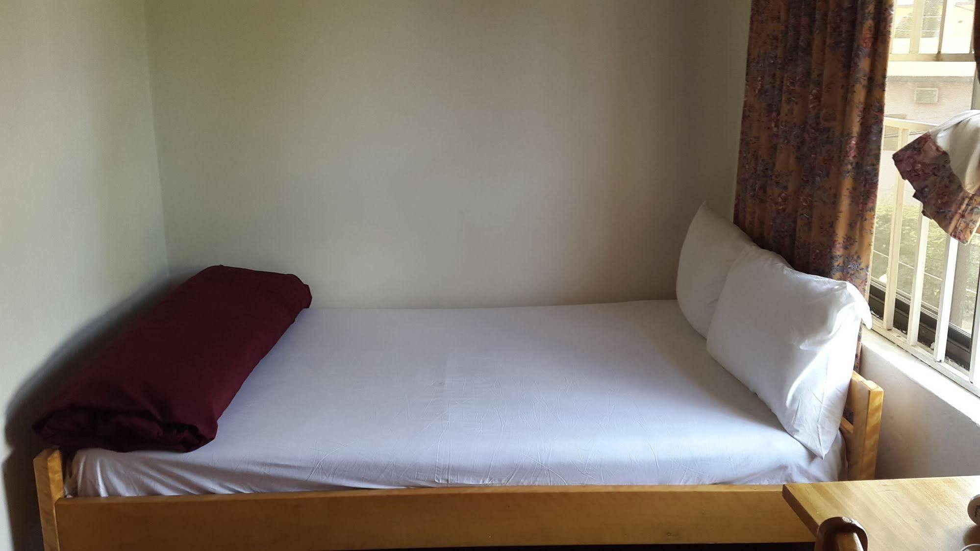 Pink Hostel Accra Extérieur photo