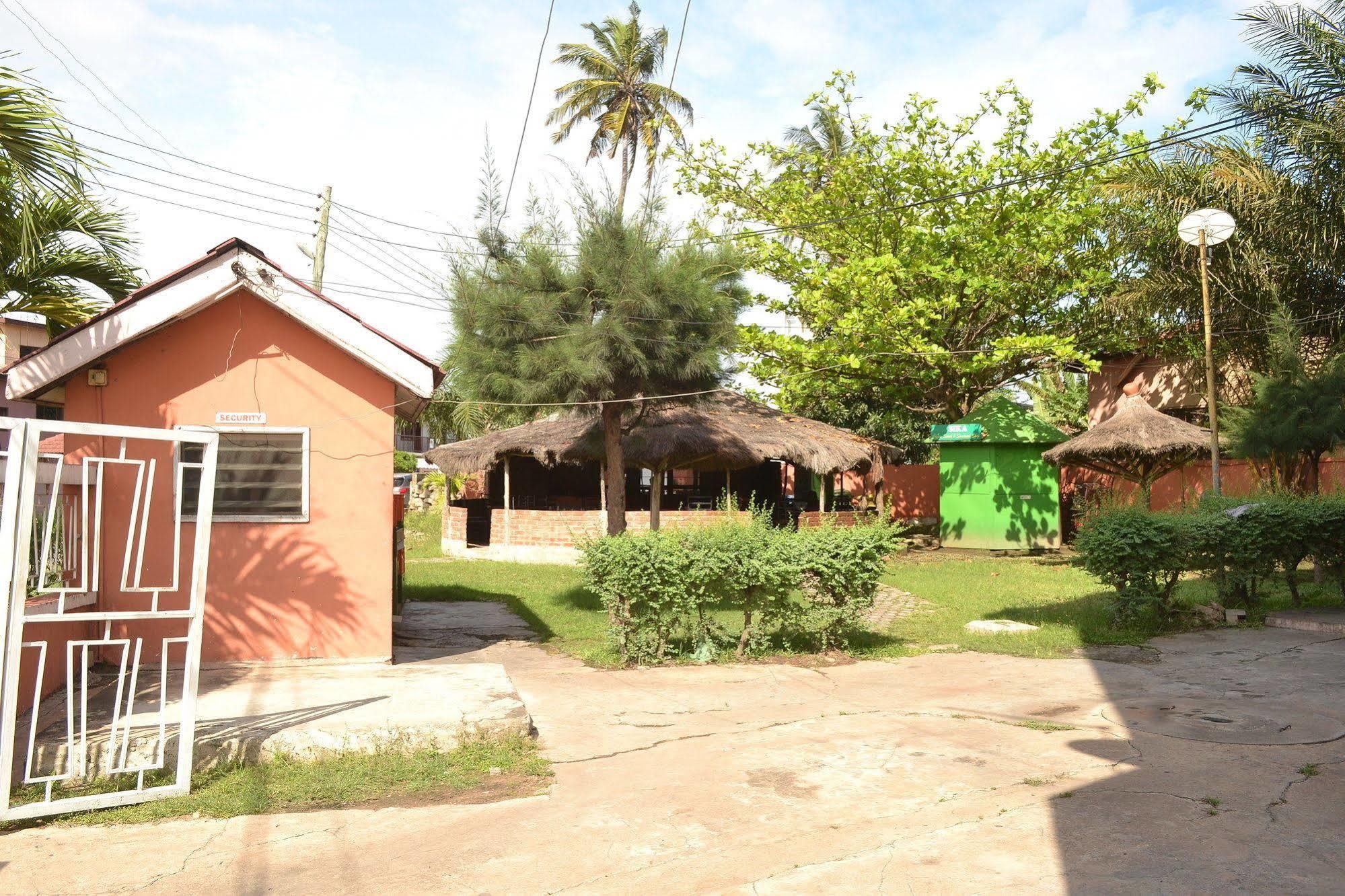 Pink Hostel Accra Extérieur photo