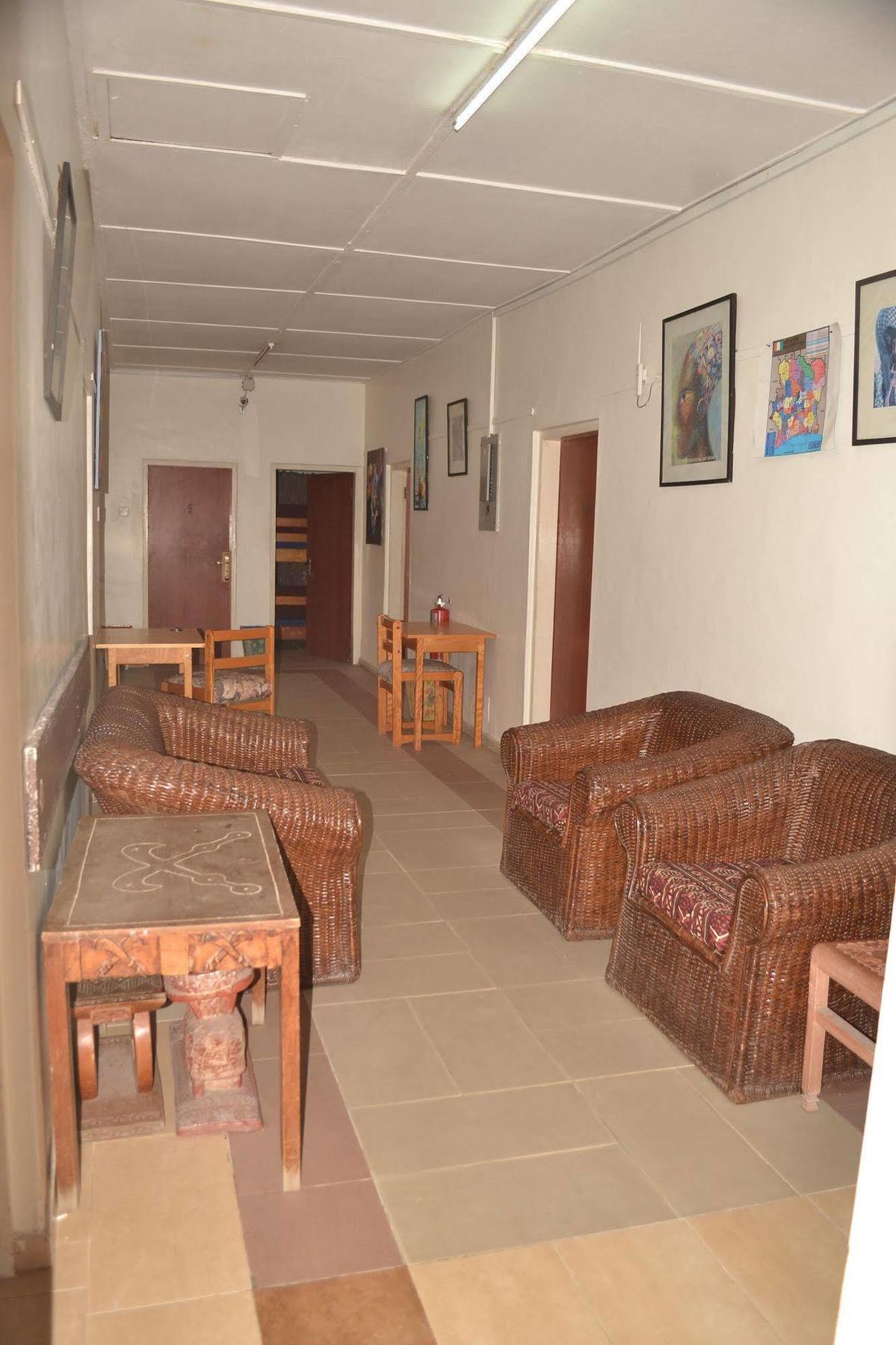Pink Hostel Accra Extérieur photo