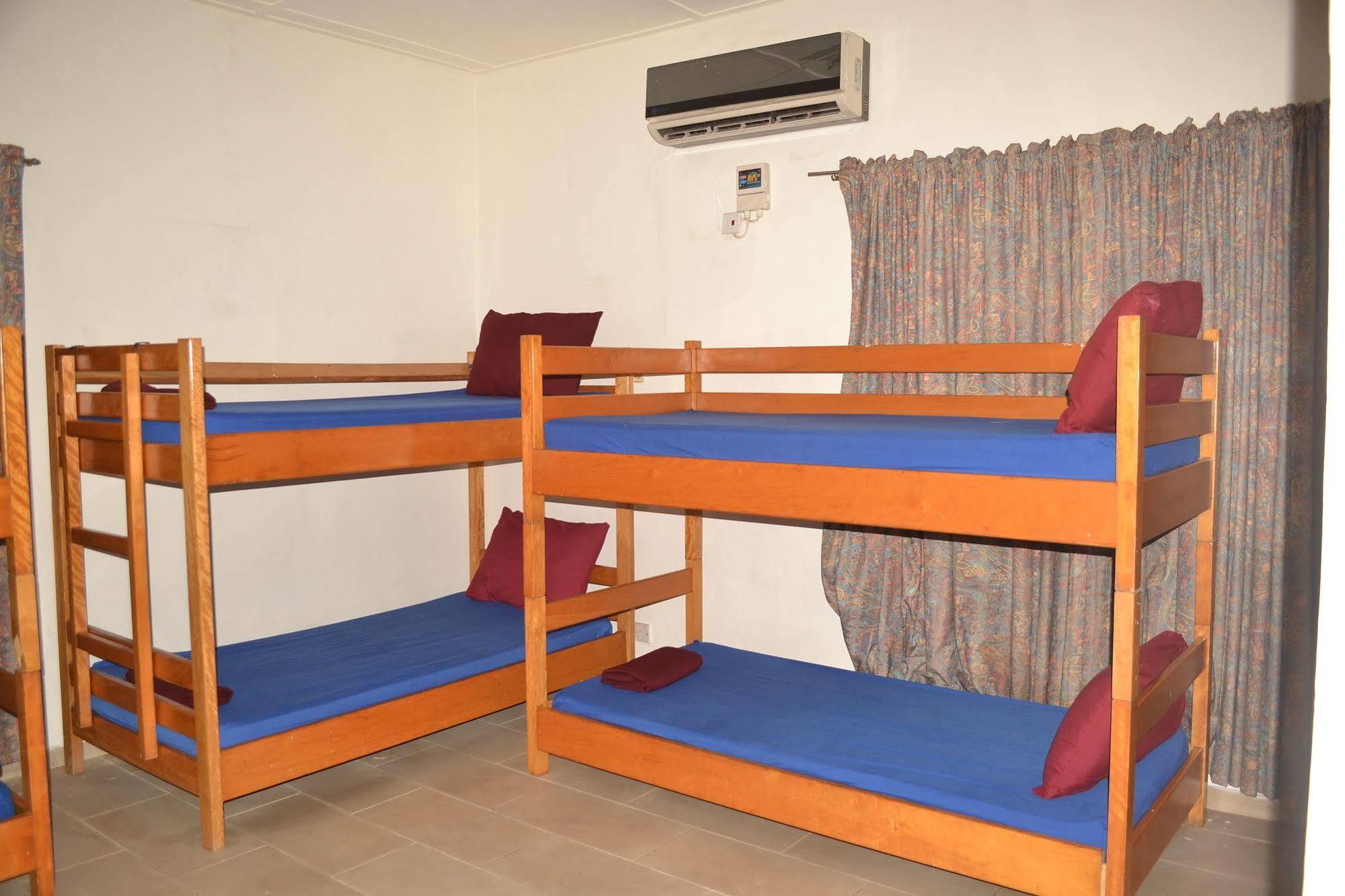 Pink Hostel Accra Extérieur photo