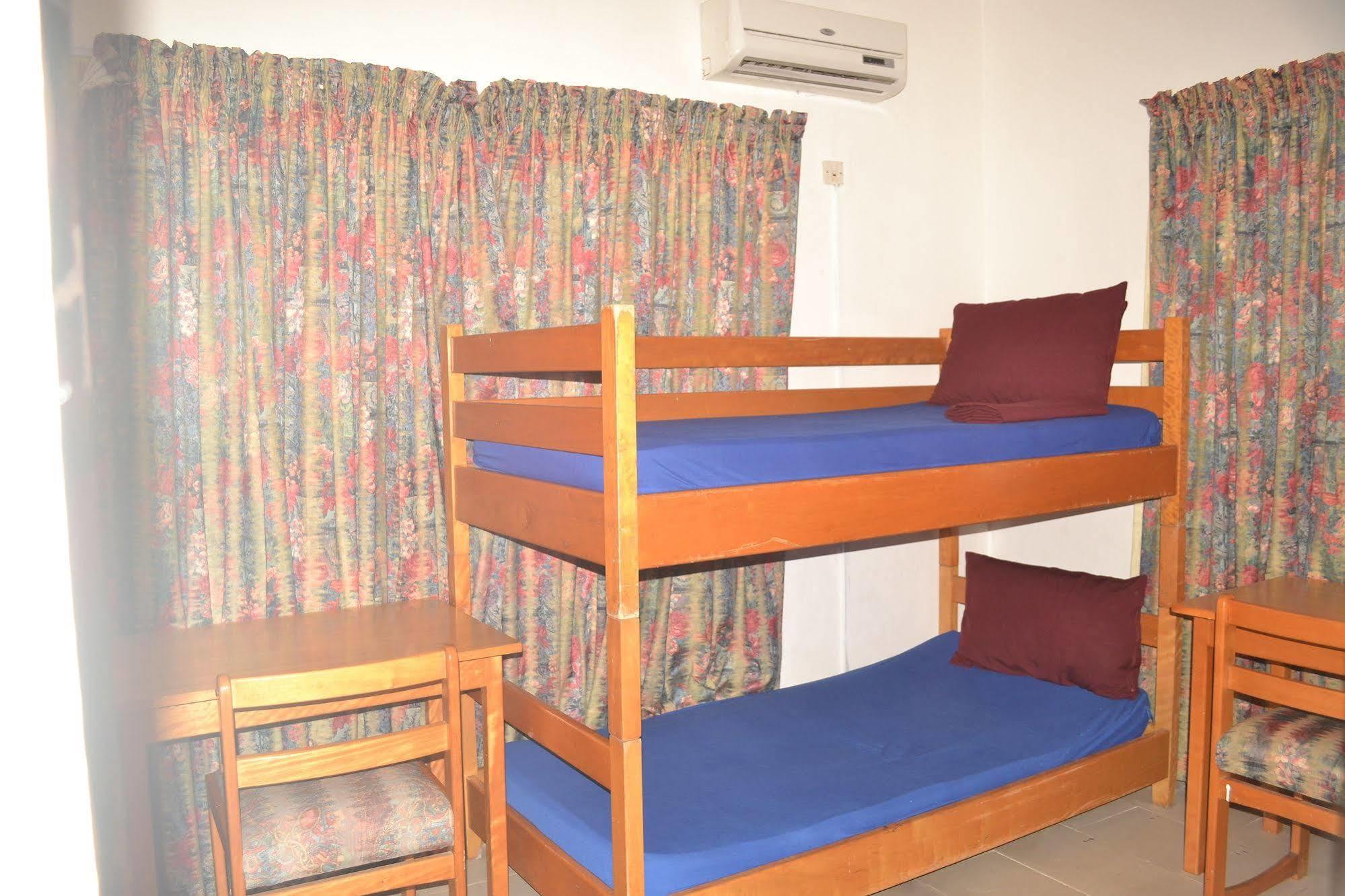 Pink Hostel Accra Extérieur photo