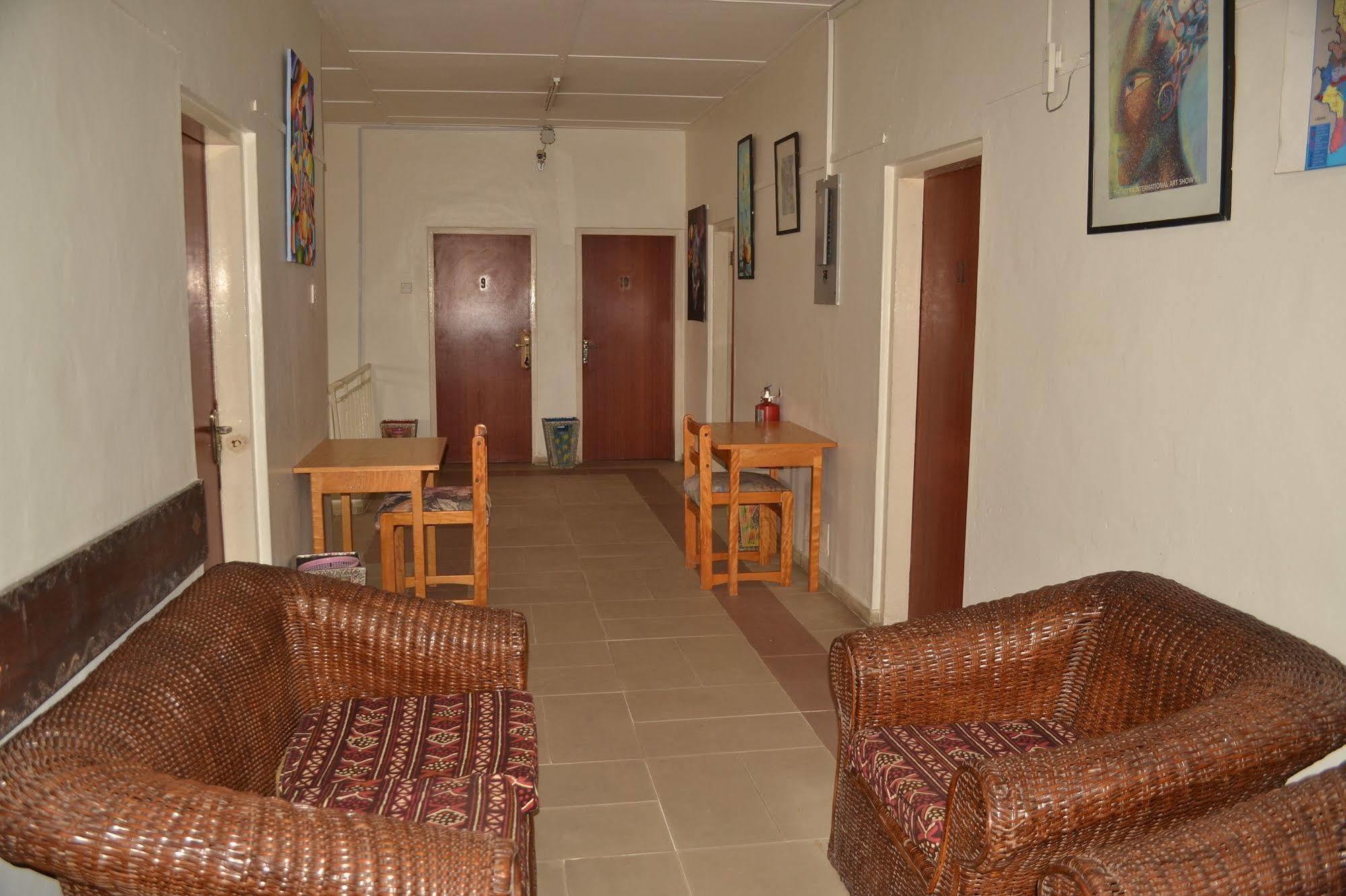 Pink Hostel Accra Extérieur photo
