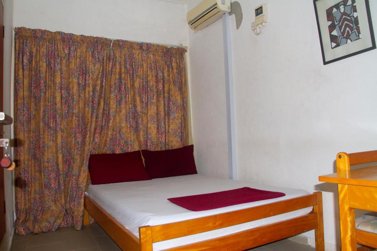 Pink Hostel Accra Extérieur photo