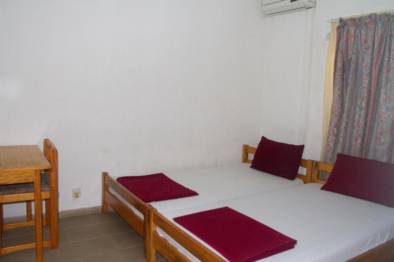 Pink Hostel Accra Extérieur photo