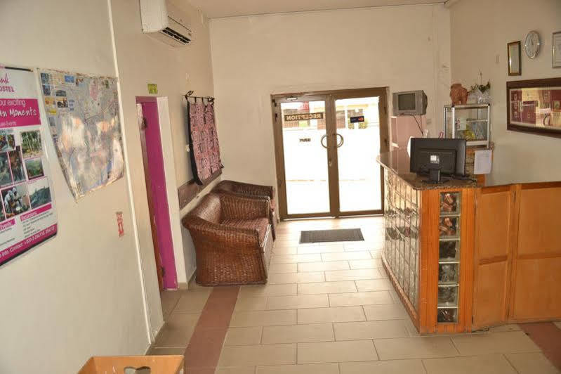 Pink Hostel Accra Extérieur photo
