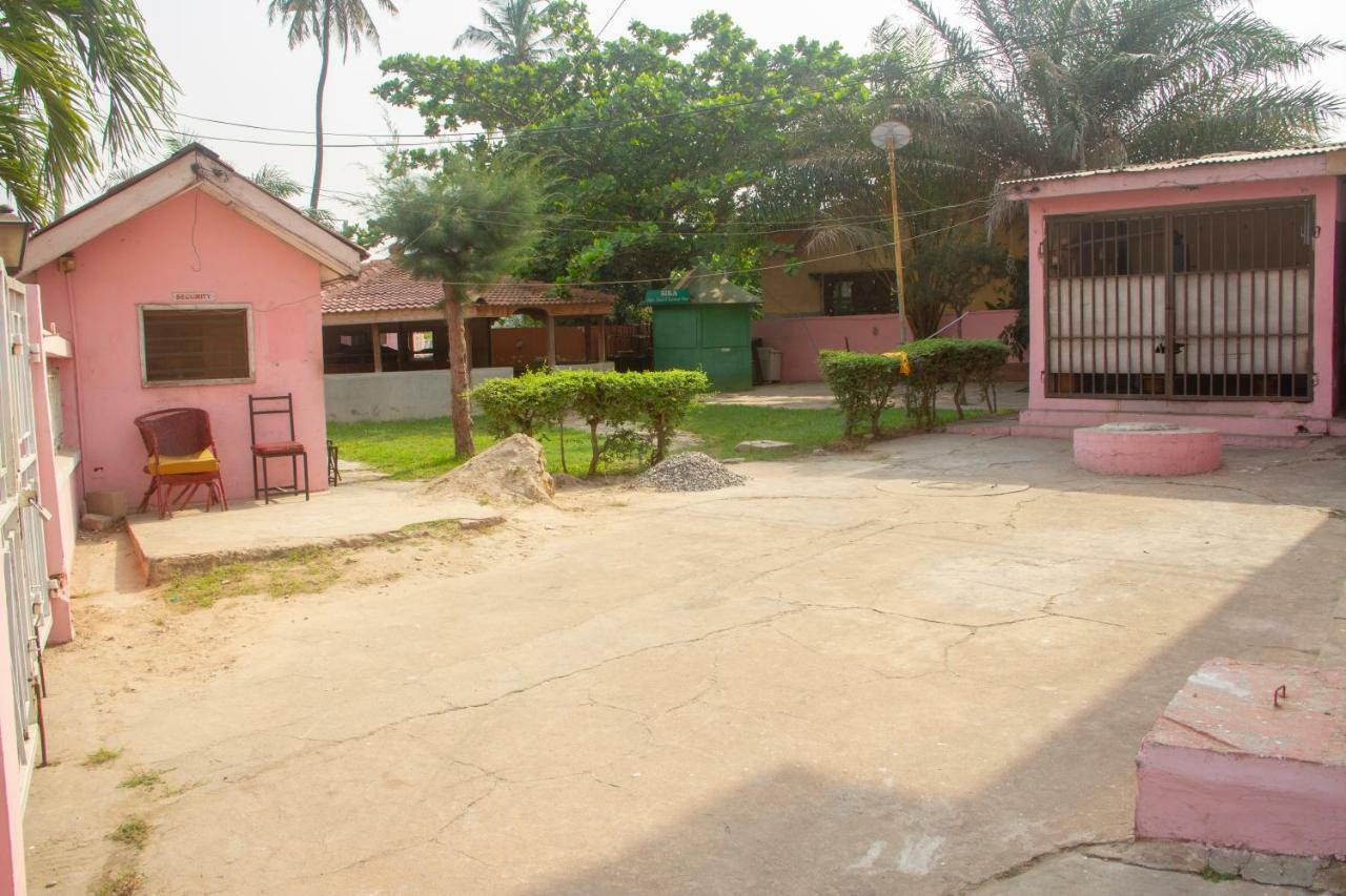 Pink Hostel Accra Extérieur photo