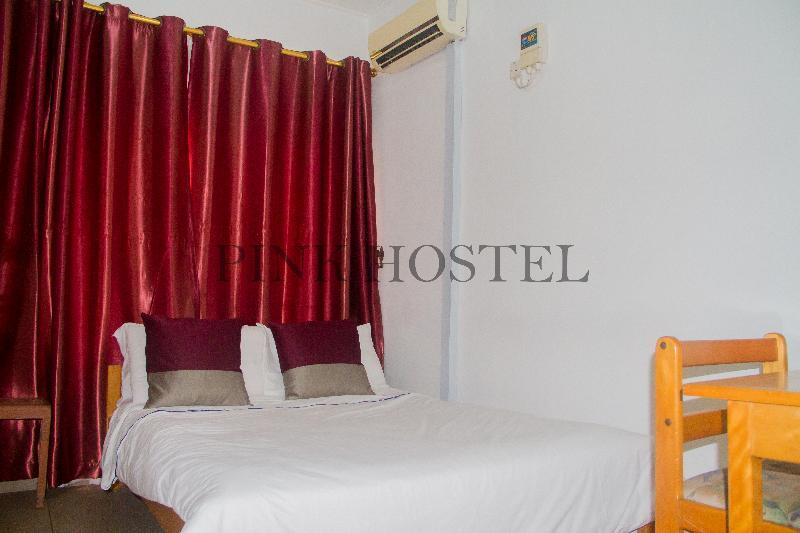 Pink Hostel Accra Extérieur photo