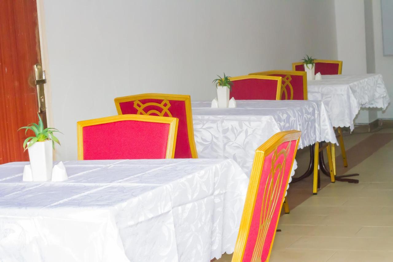 Pink Hostel Accra Extérieur photo