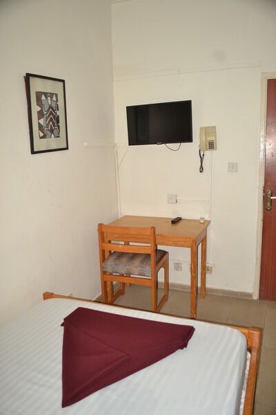 Pink Hostel Accra Extérieur photo